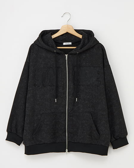 ムラ染め貼付ロゴジップパーカー