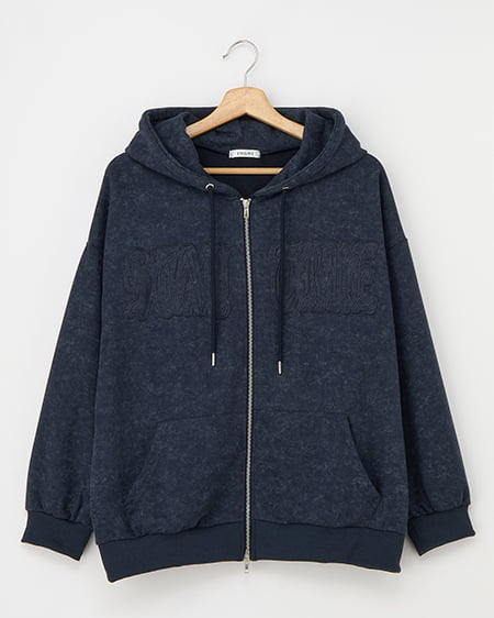 ムラ染め貼付ロゴジップパーカー