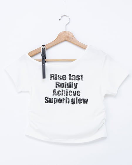 肩フェイクレザーベルトロゴTシャツ
