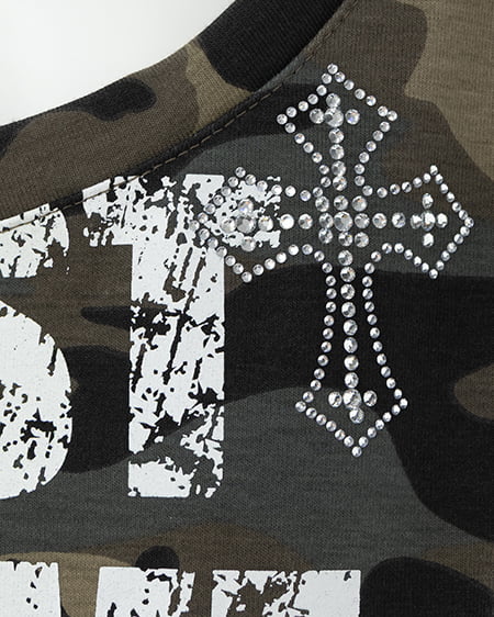 INGNI(イング) Vネックラインストーンクロス付ロゴTシャツ メイサイ