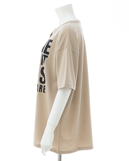 INGNI（イング） かすれロゴヘンリーネックチュニックTシャツ ﾍﾞｰｼﾞｭ/ｸﾛ