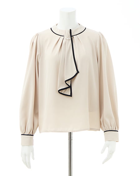 INGNI（イング） パールチェーン付トロミブラウス ﾍﾞｰｼﾞｭ/ｸﾛ