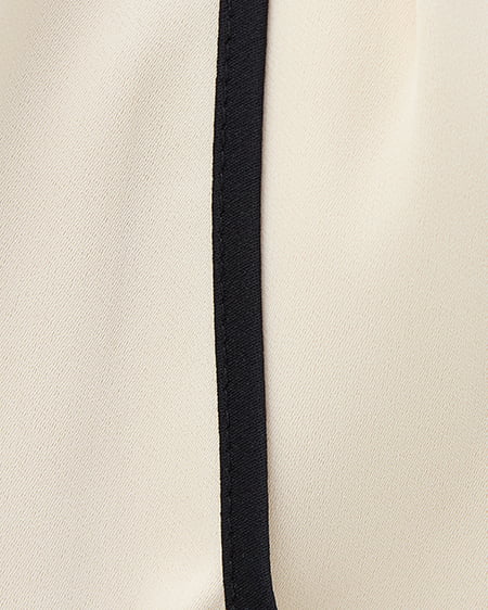 INGNI（イング） パールチェーン付トロミブラウス ﾍﾞｰｼﾞｭ/ｸﾛ