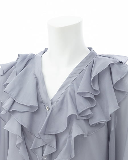 INGNI(イング) 装飾ボタンフリルシアーブラウス ブルーグレー