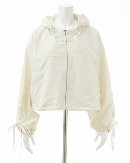 INGNI（イング） 袖レースアップクロップド丈マウンテンパーカー ｱｲﾎﾞﾘｰ