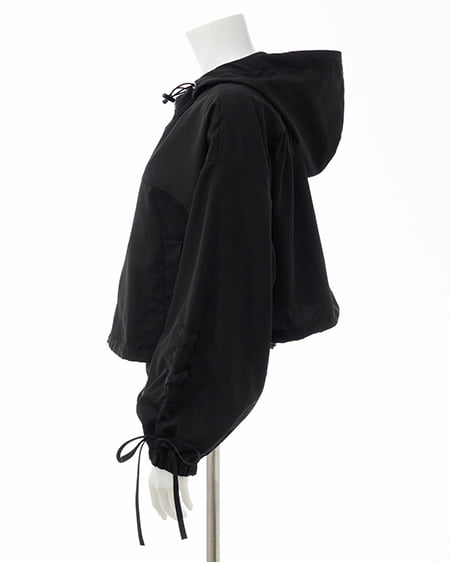 INGNI（イング） 袖レースアップクロップド丈マウンテンパーカー ｸﾛ