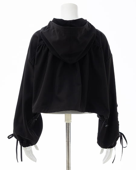 INGNI（イング） 袖レースアップクロップド丈マウンテンパーカー ｸﾛ