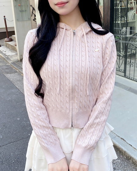 プレート付ケーブルニットパーカー