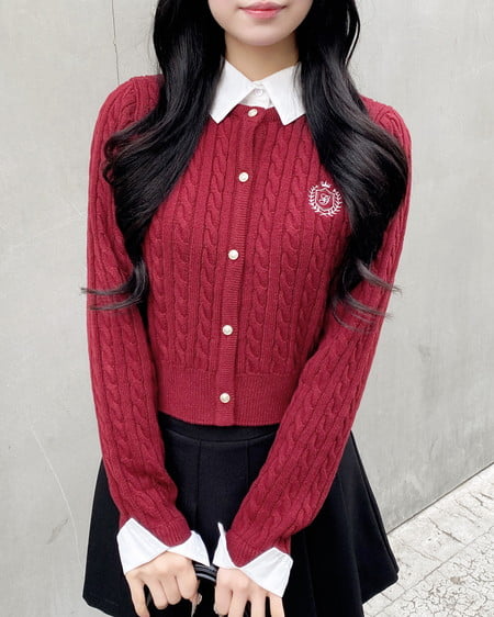 シャツレイヤード風ケーブルニット