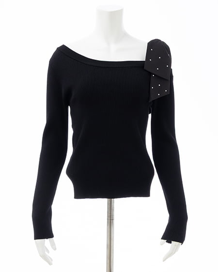 INGNI(イング) ワンショルビジュー付肩リボンニット クロ