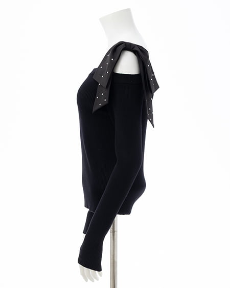 INGNI(イング) ワンショルビジュー付肩リボンニット クロ