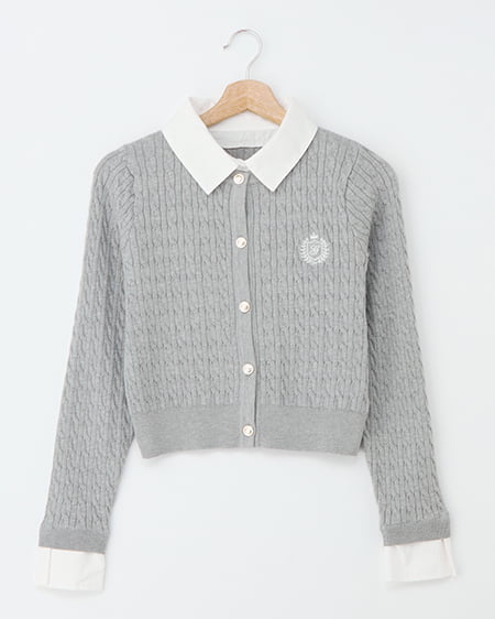 シャツレイヤード風ケーブルニット