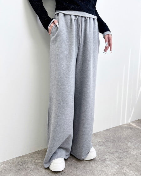 メタルビジュー飛ばしスウェットパンツ