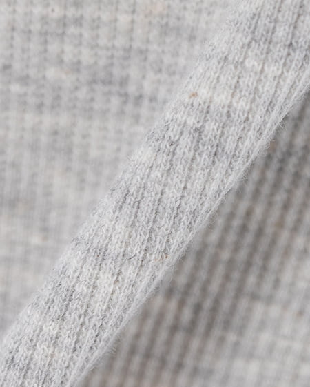 INGNI(イング) ヘンリーネックレース付プレートロゴ長袖リブトップス グレー