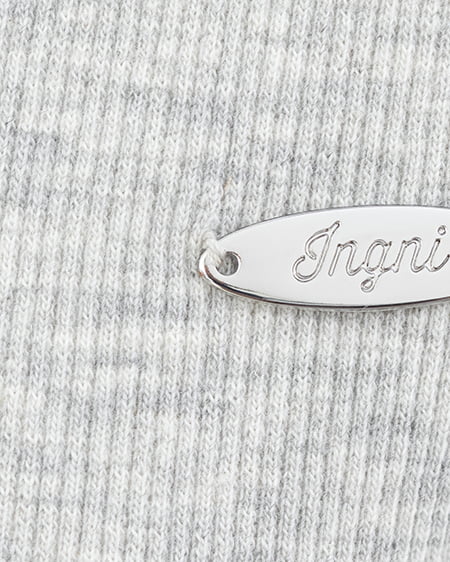 INGNI（イング） ヘンリーネックレース付プレートロゴ半袖リブトップス ｸﾞﾚｰ