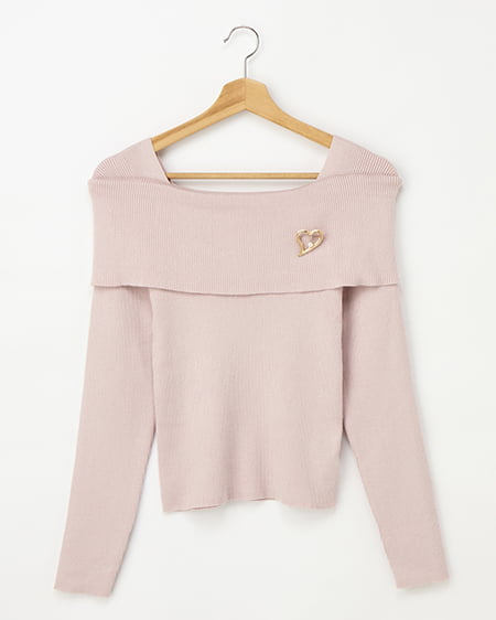 【11／18までの限定価格】【WEB限定】ブローチ付オフショルニット