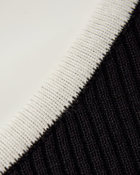 INGNI（イング） デコルテオープンリブニット ｸﾛ/ｵﾌﾎﾜｲﾄ