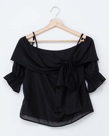 【WEB限定】シアーオフショルリボン半袖ブラウス
