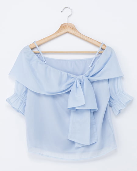 【WEB限定】シアーオフショルリボン半袖ブラウス
