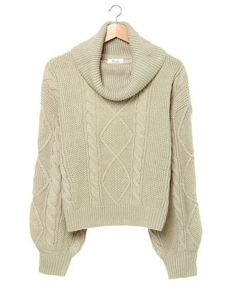 ケーブル／オフタートルニット