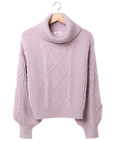 ケーブル／オフタートルニット