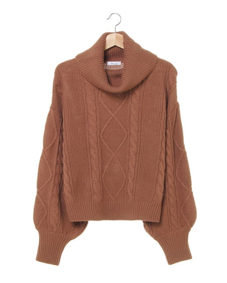 ケーブル／オフタートルニット