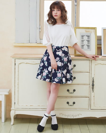 INGNI(イング) 袖割れトップス＋花柄タックフレアスカート／SET オフホワイト