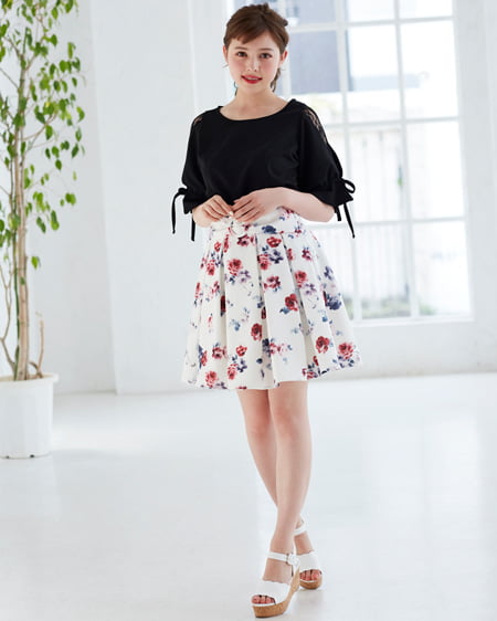 INGNI(イング) 袖割れトップス＋花柄フレアスカート／SET クロ