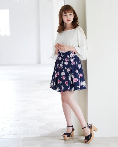 袖割れ装飾付トップス＋花柄フレアスカート／SET｜INGNI(イング) 公式