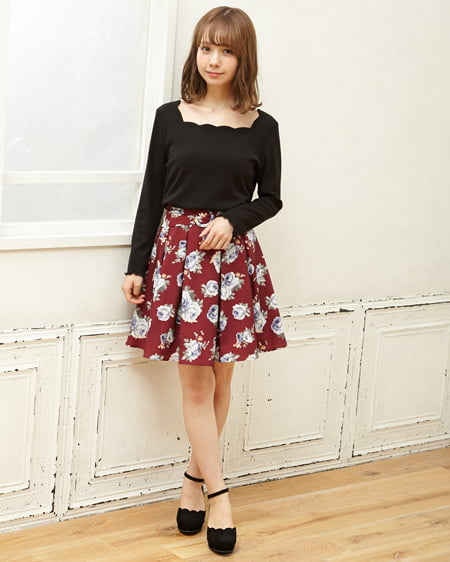 INGNI(イング) スカラップトップス＋花柄フレアースカート／SET クロ