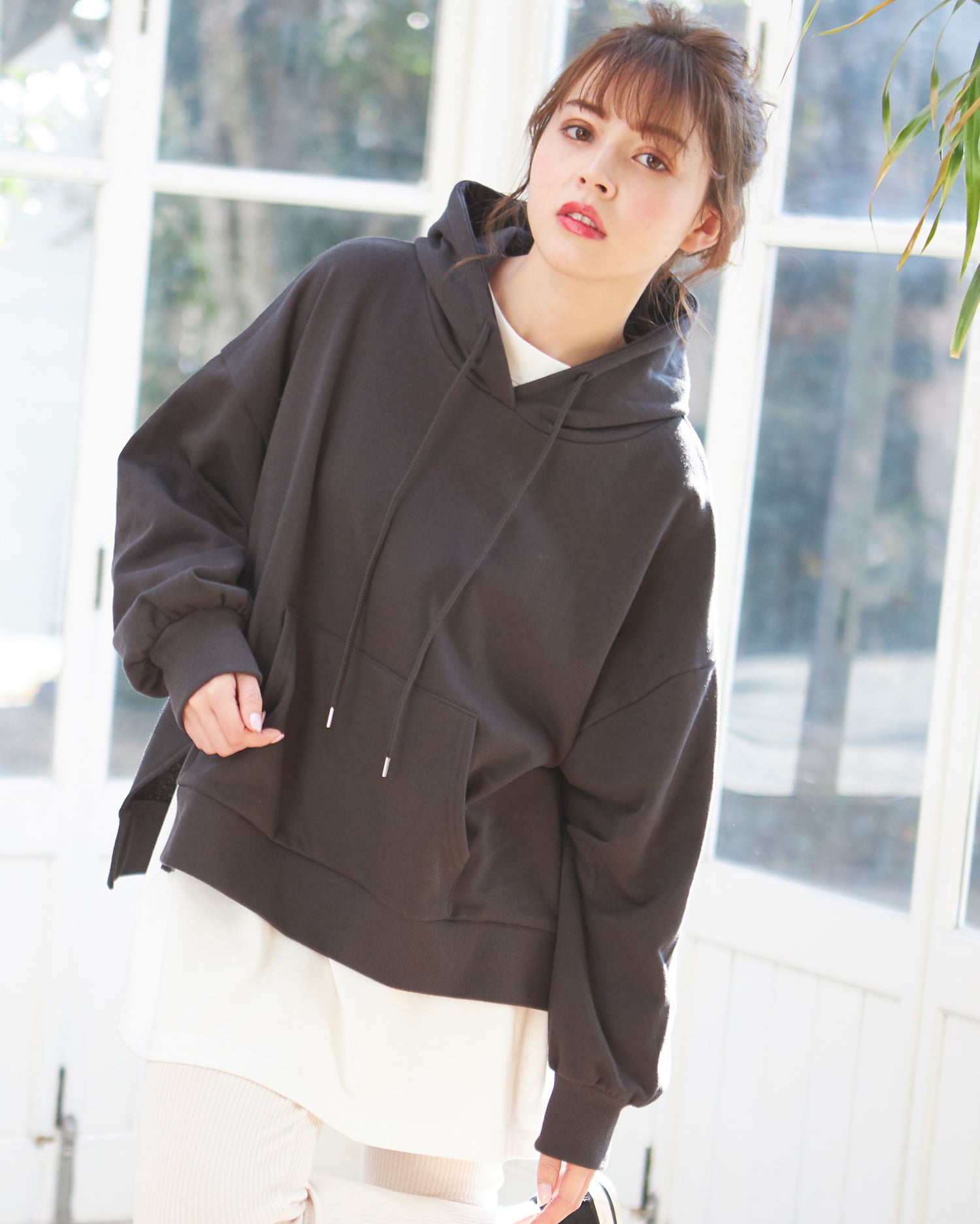新品⑦⑨INGNI outlet  サイドスリットパーカーフード紐なしsizeM INGNI - 新品⑦⑨INGNI outlet サイドスリットパーカーフード紐なし