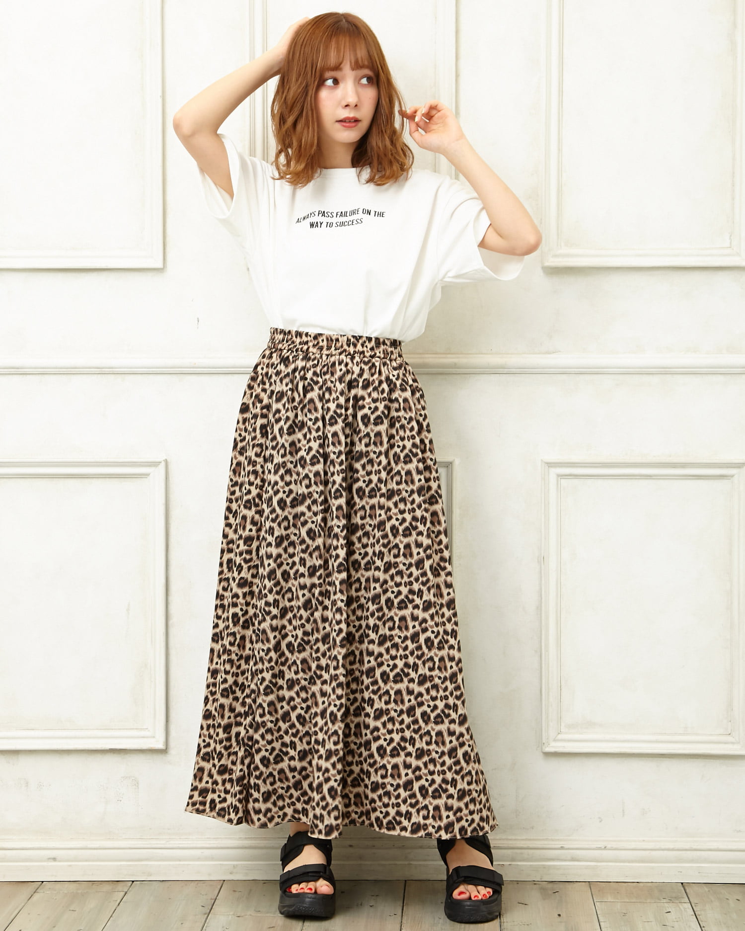 ロゴ刺繍Tシャツ＋ヒョウ柄ロングスカート／SET｜INGNI(イング) 公式