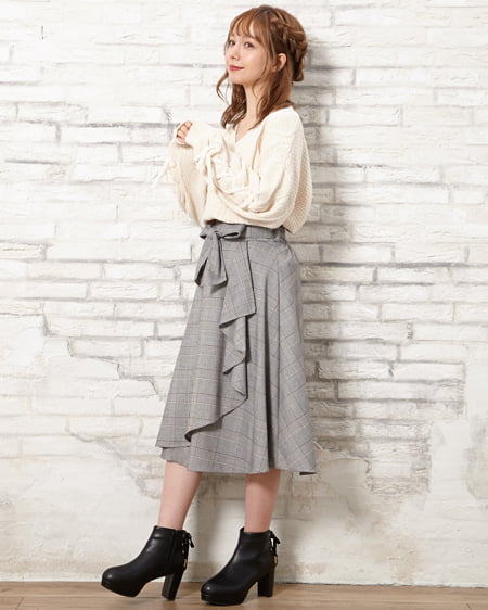 【INGNI STORE限定セット】袖レースアップVネックニット＋グレンチェックスカート／SET