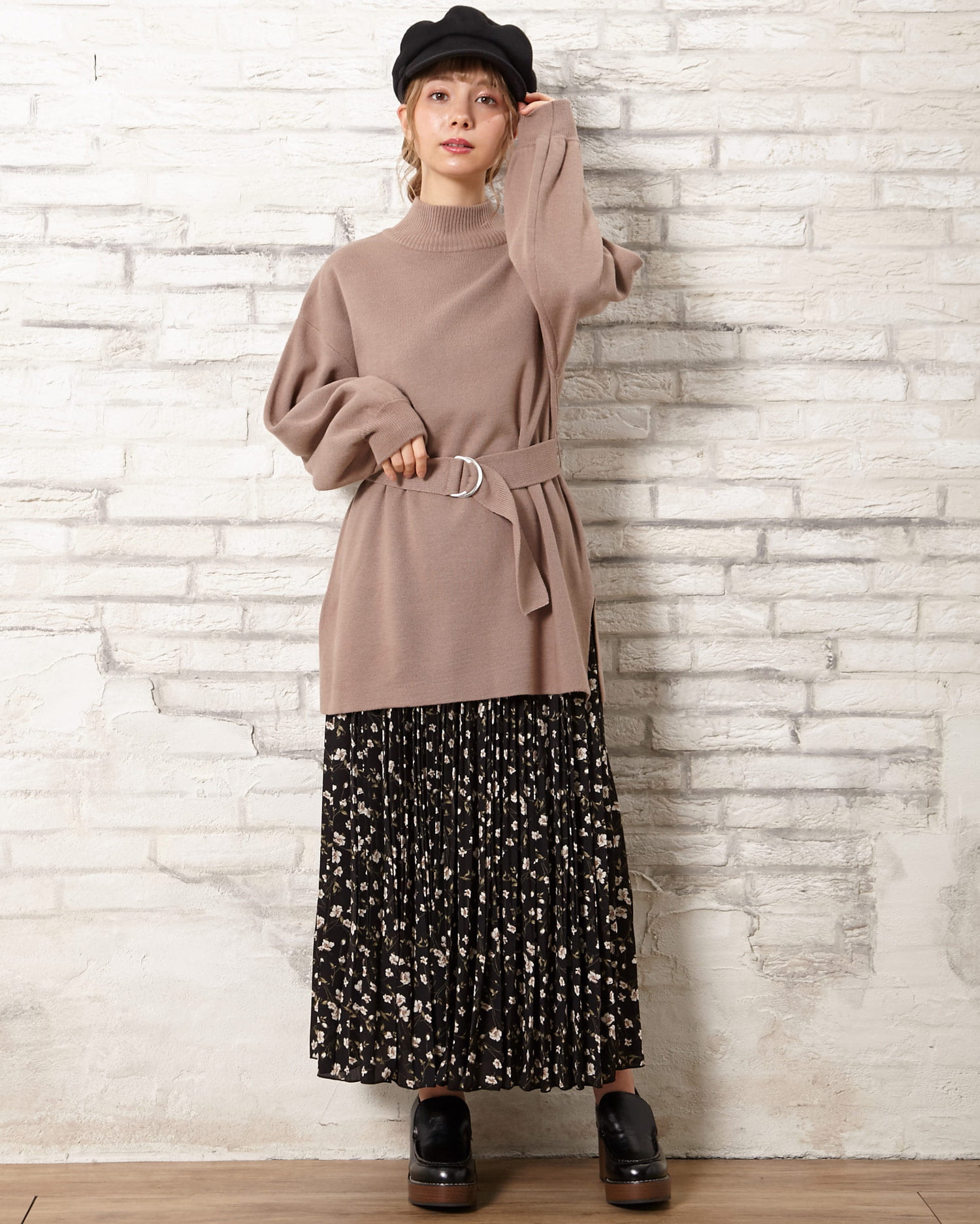 Dカンサッシュ付モックネックニット＋花柄プリーツスカート／SET
