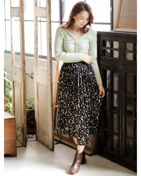 【INGNI STORE限定セット】リブツイストニット＋花柄プリーツスカート／SET