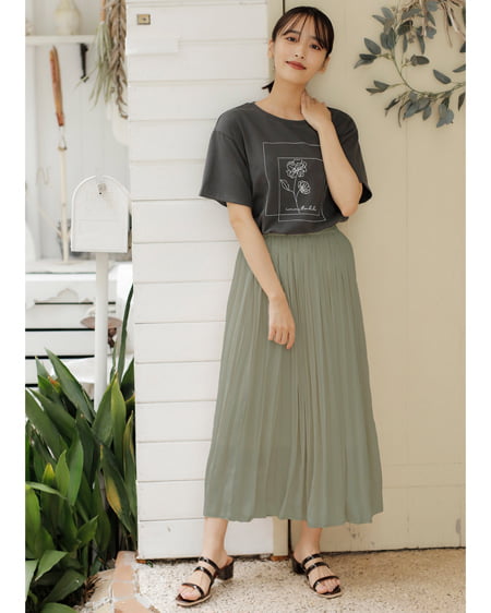 手書き風フラワーTシャツ＋プリーツスカート／SET｜INGNI(イング) 公式 