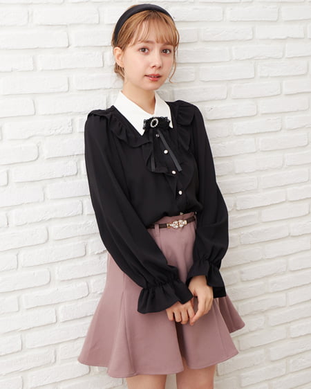 【INGNI STORE限定セット】ブローチ付フリルブラウス＋ベルト付スカート／SET