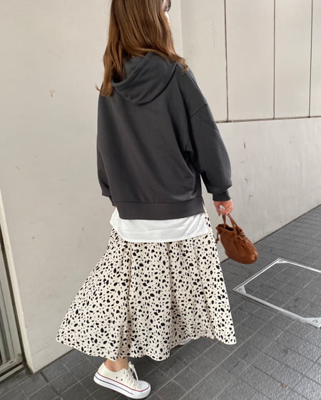 【INGNI STORE限定セット】シャツレイヤードトップス＋ダルメシアン柄スカート／SET