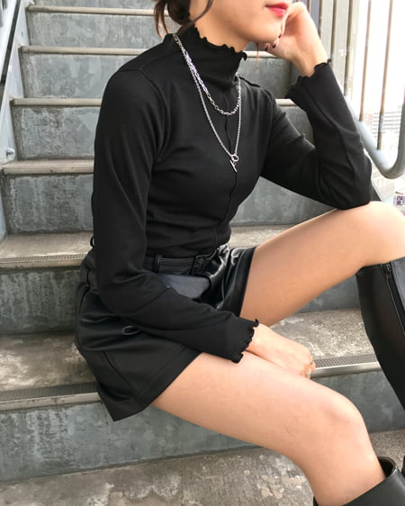 【INGNI STORE限定セット】メロウカットトップス＋フェイクレザーパンツ／SET