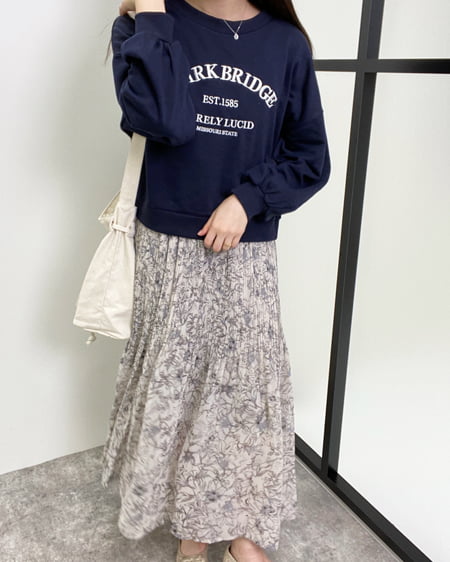 【INGNI STORE限定セット】スウェットプルオーバー＋花柄プリーツスカート／SET