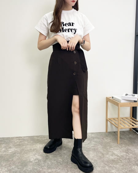 【INGNI STORE限定セット】ロゴTシャツ＋スリットナロースカート／SET