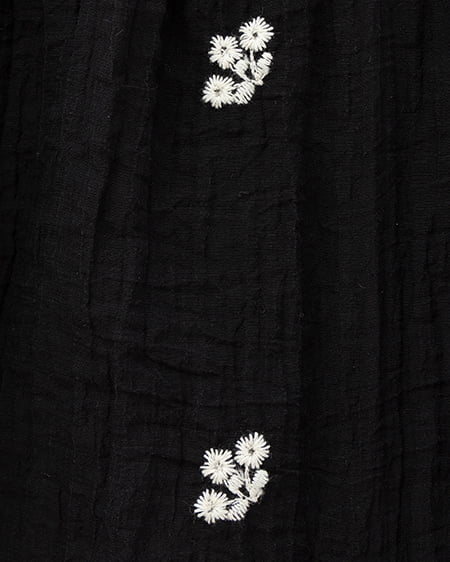 INGNI（イング） フラワー刺繍ペプラムブラウス ｸﾛ