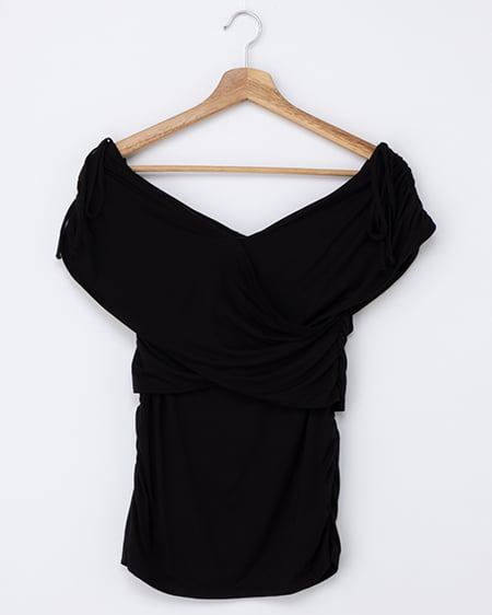 【INGNI SOELA】新作 ギャザークロスオフショルトップス