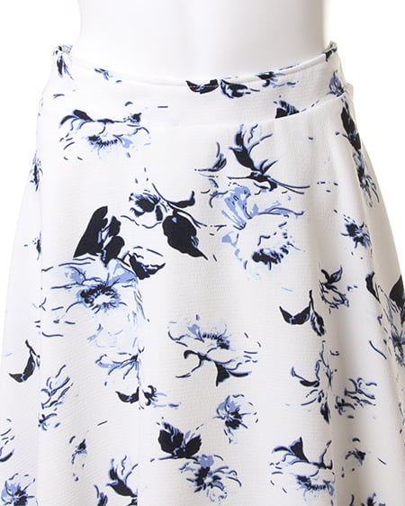 INGNI（イング） 花柄フレア／スカート ｵﾌﾎﾜｲﾄ